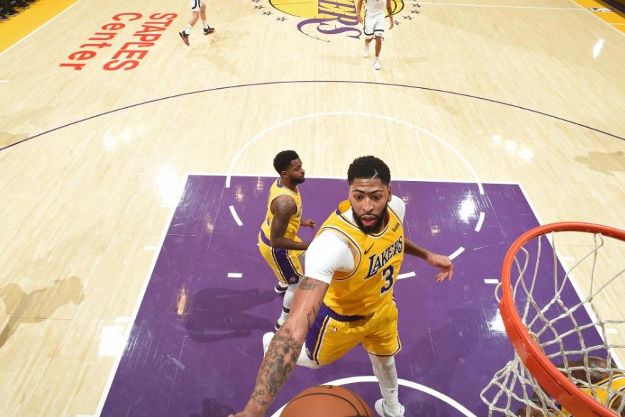 NBA常规赛 灰熊91-120败于湖人 图集