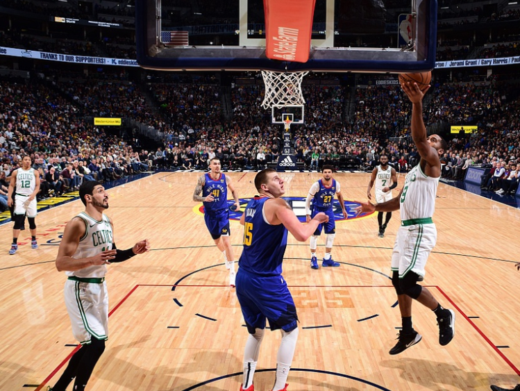 NBA常规赛，凯尔特人以92-96不敌掘金