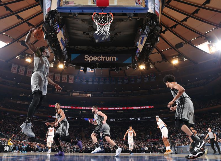 NBA常规赛，篮网以103-101战胜尼克斯