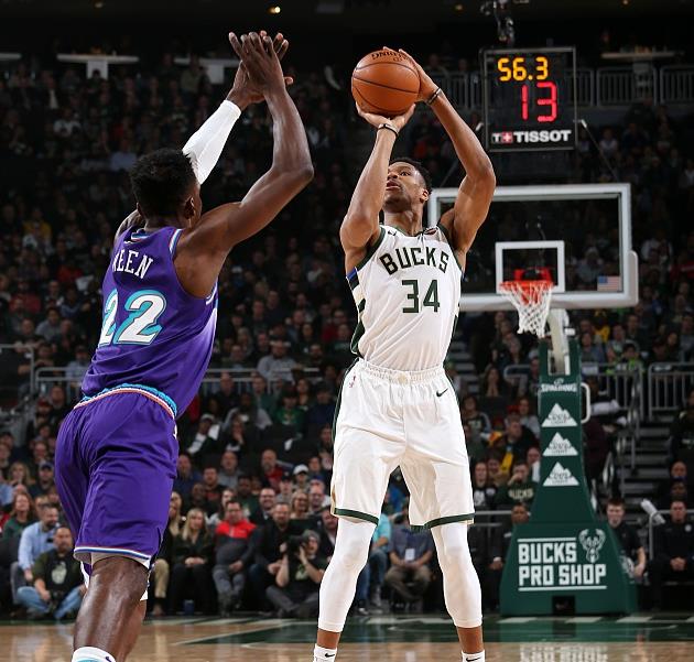 NBA常规赛 爵士118-122雄鹿 图集