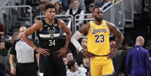 NBA 37+8+7詹姆斯三次飞扣带动球队快攻节奏