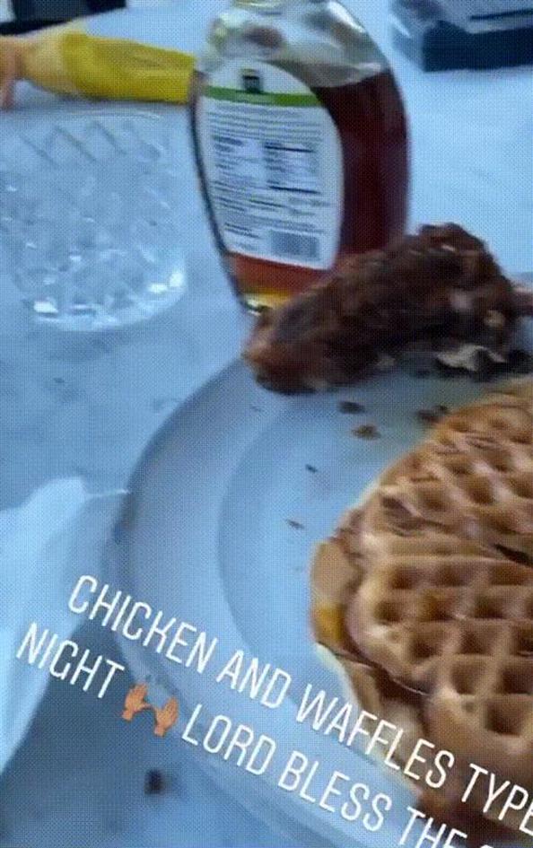 库里推特发文自己非常喜欢吃华夫饼