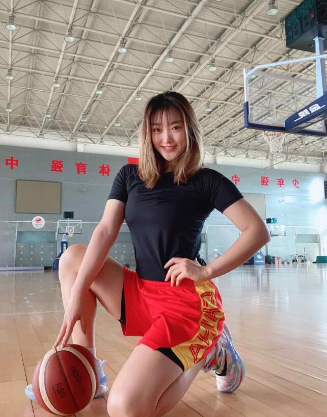 李梦训练照：中国女篮颜值担当