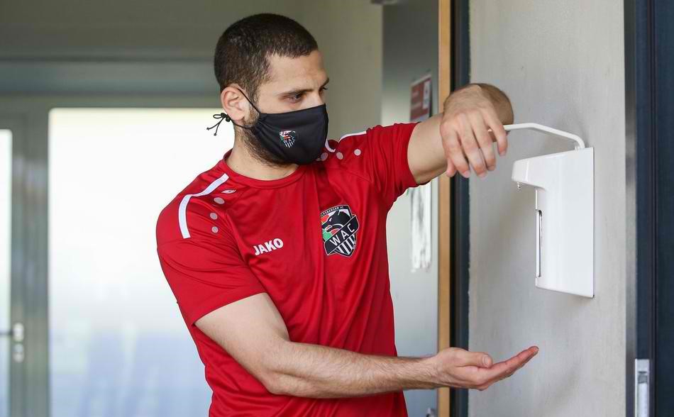 疫情下的奥地利：沃尔夫斯贝格队恢复训练 球员遵循严格检查消毒