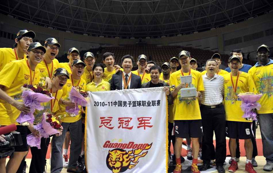 CBA回顾：巅峰时期的广州队 八年七冠！