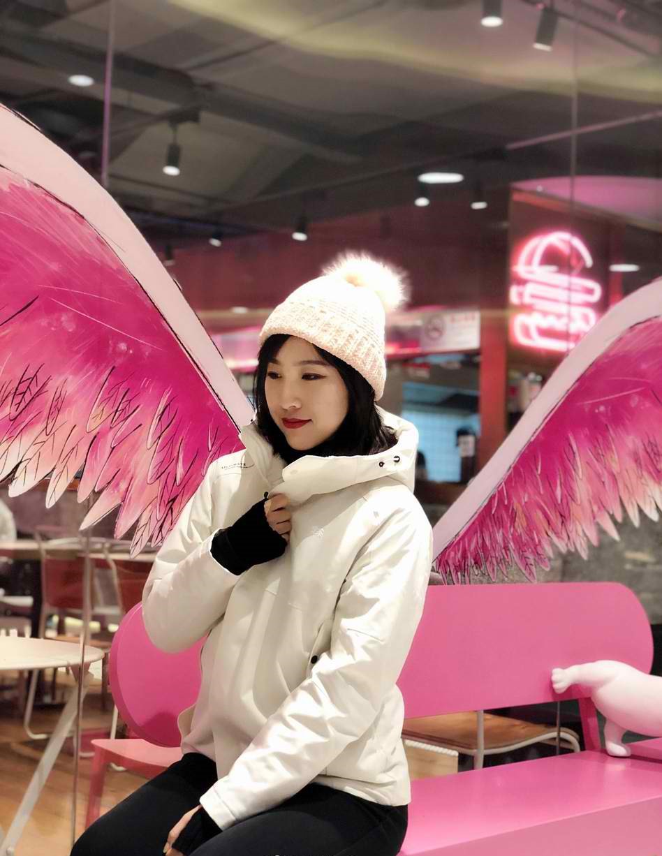 篮球宝贝孙峥自拍 清纯与妩媚并存的女神