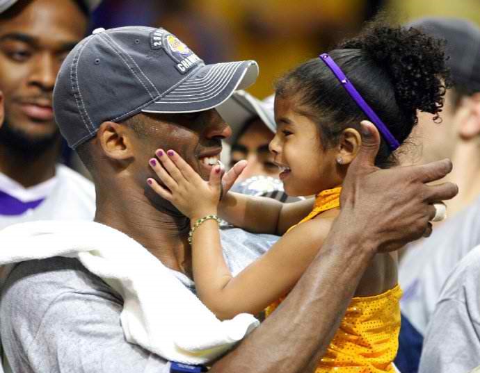 科比妻子瓦妮莎发文纪念二女吉安娜14岁生日