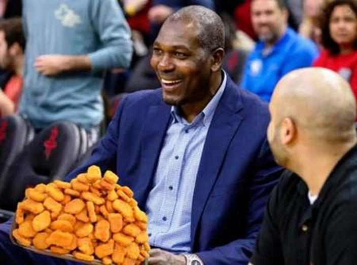 NBA趣谈：奥拉朱旺谈及在为麦当劳拍摄广告时吃掉100块麦乐鸡