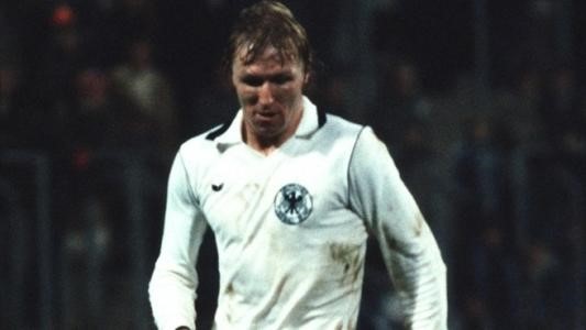 赫鲁贝施在1980年欧洲杯助力比利时球队进入决赛