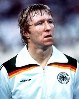 赫鲁贝施在1980年欧洲杯助力比利时球队进入决赛