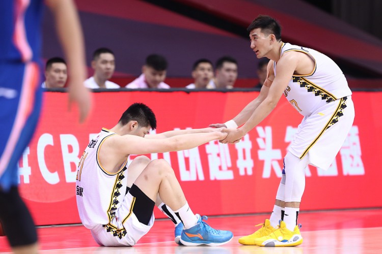 今日图集：广厦男篮后卫孙铭徽
