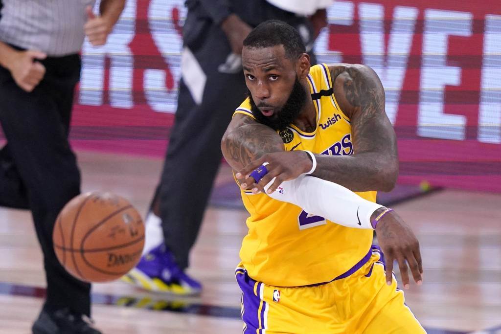 反詹NBA球评：湖人不应该有2位最佳球员排前两名