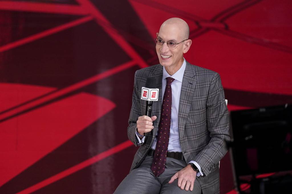 为何哈登没被禁赛？NBA总裁肖华：圣诞节加初犯 