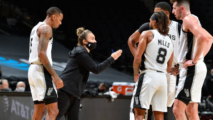 马刺助理教练哈蒙代班总教练职位，成NBA史上首位代理女教练