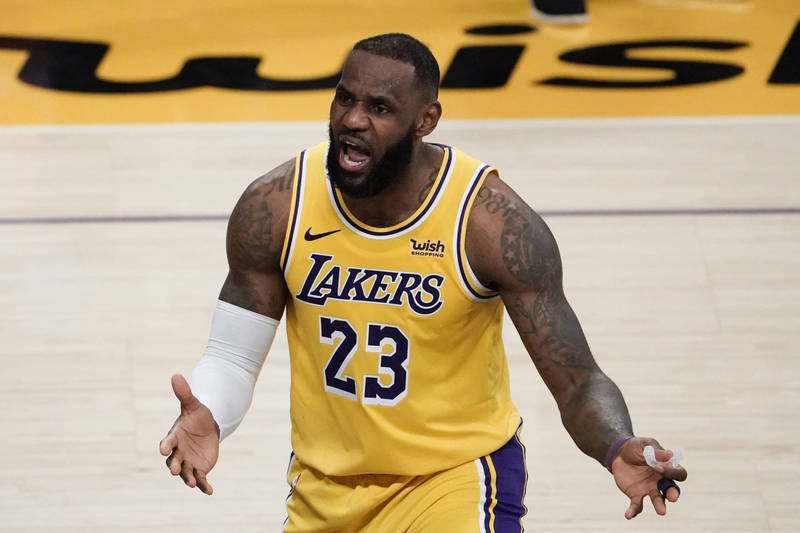 詹姆斯豪取34分、湖人团队狂飙三分弹今日NBA战绩