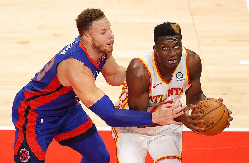 老鹰卡佩拉盖帽3双 创联盟第一人今日NBA战绩