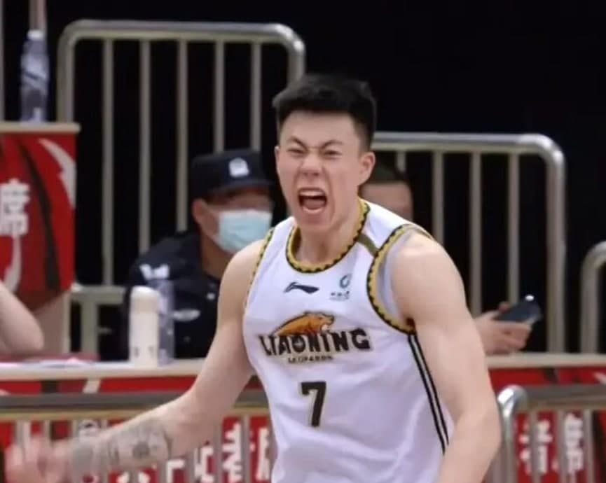 一战封神！球迷狂喊MVP，大侄子哽咽！