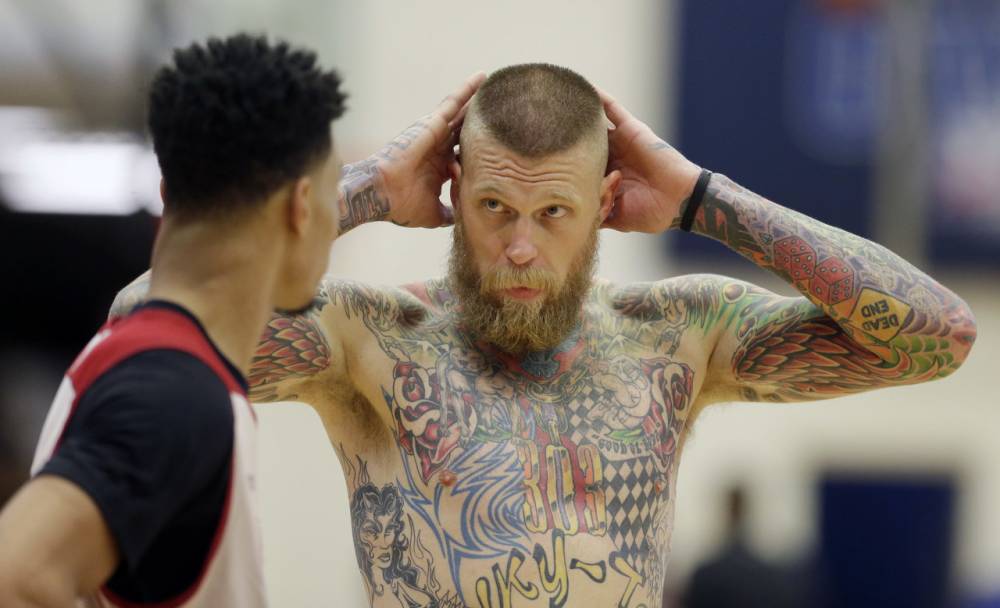 今日图集：封盖专家纹身大王——鸟人安德森