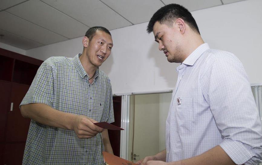 与姚明的身高对比 图集