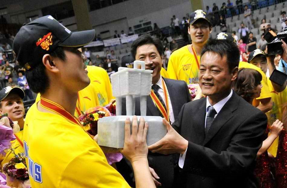 CBA回顾：巅峰时期的广州队 八年七冠！