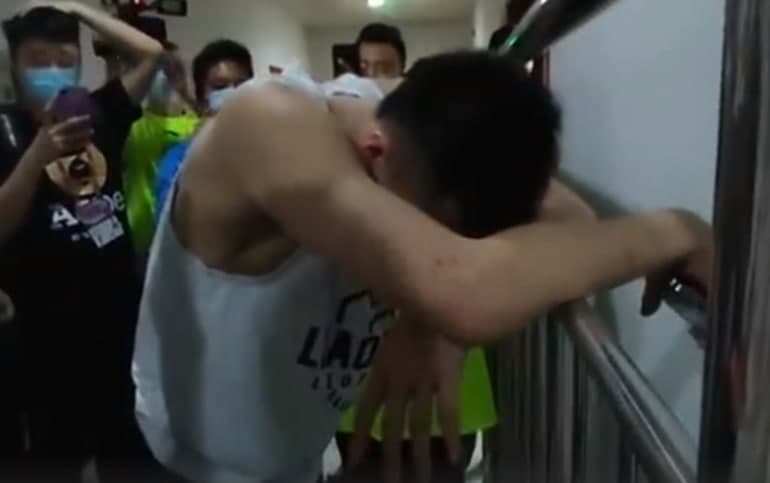 辽宁在昨日的G3比赛中输给了广东队,郭艾伦赛后痛哭！