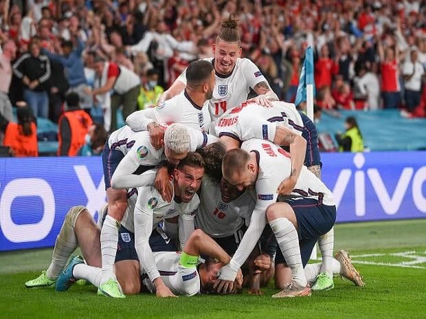 英格兰球迷为2020年欧洲杯决赛做准备