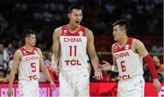 中国男篮在球员配置和战术方面存在那些问题？